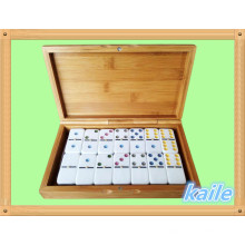 Doble 6 dominó colorido embalado en caja de bambú
